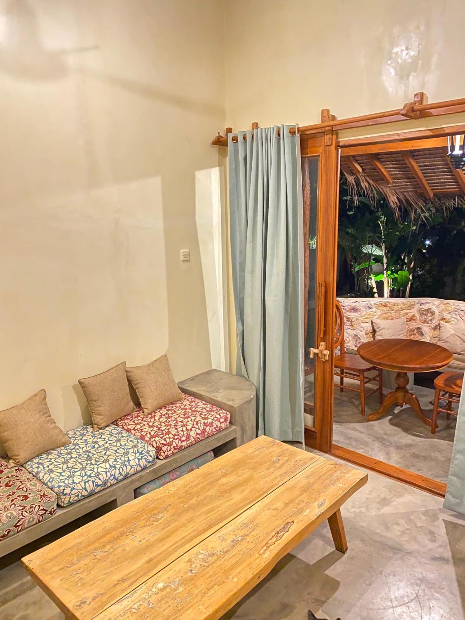 Basa-Basi Lodge Karimunjawa Eksteriør bilde