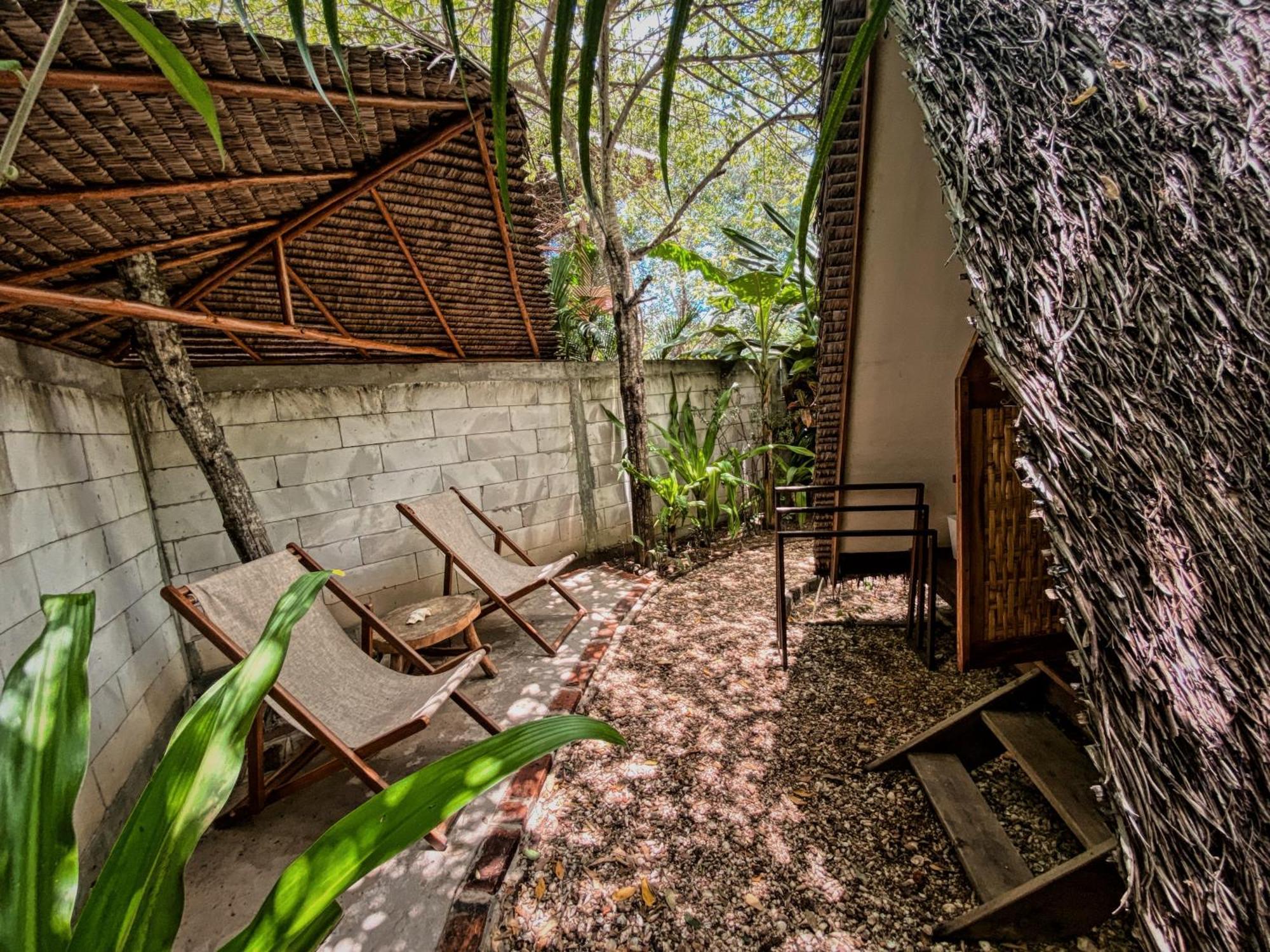 Basa-Basi Lodge Karimunjawa Eksteriør bilde