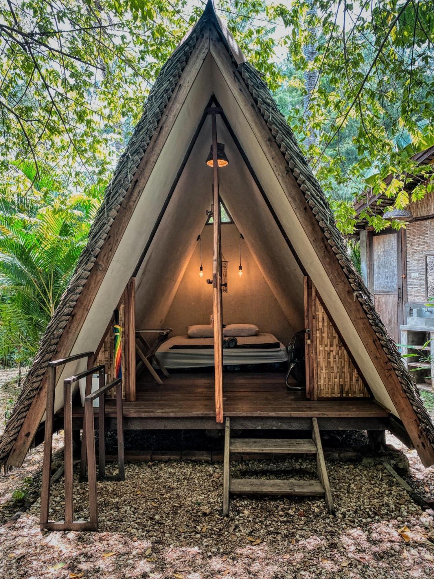 Basa-Basi Lodge Karimunjawa Eksteriør bilde
