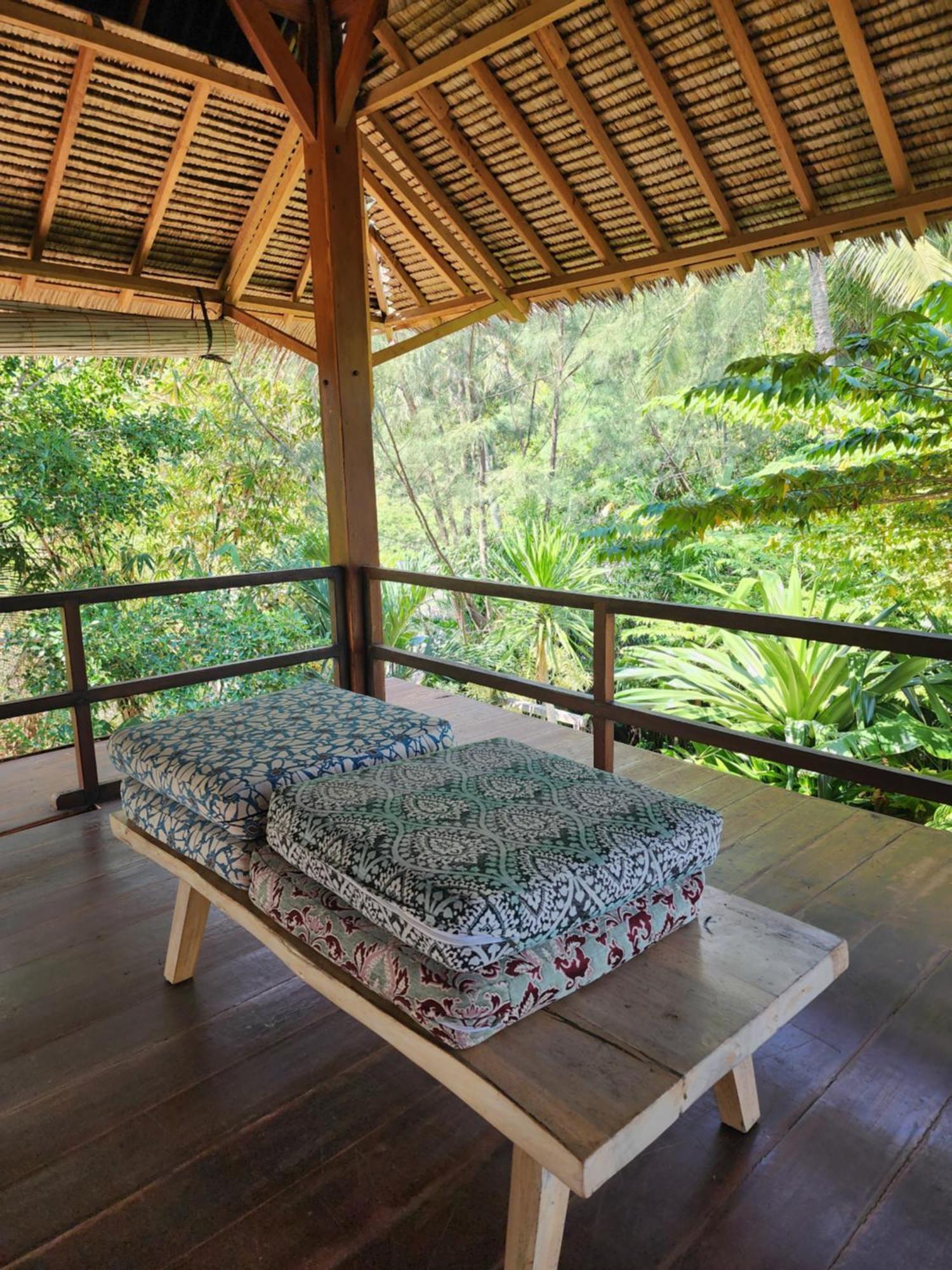 Basa-Basi Lodge Karimunjawa Eksteriør bilde